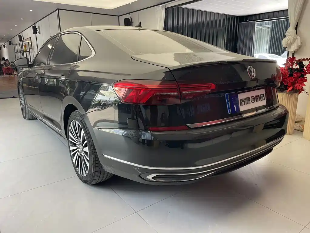 Volkswagen Passat — фото 20