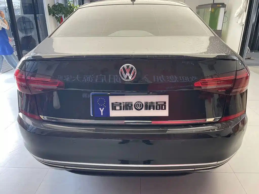 Volkswagen Passat — фото 21