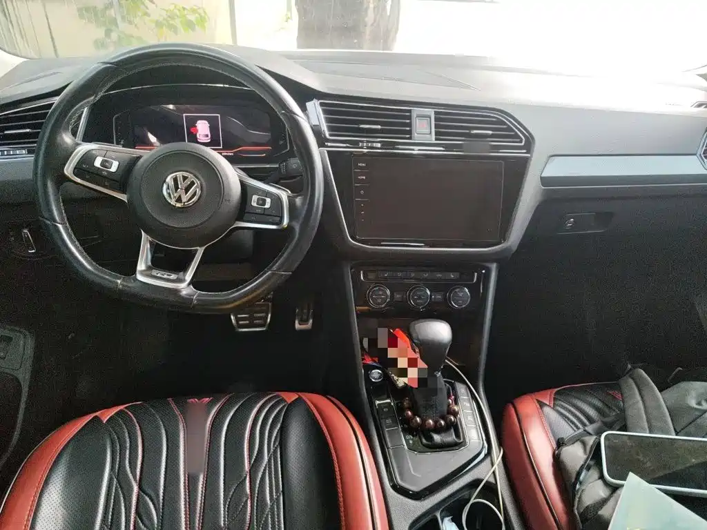 Volkswagen Tiguan L — фото 10
