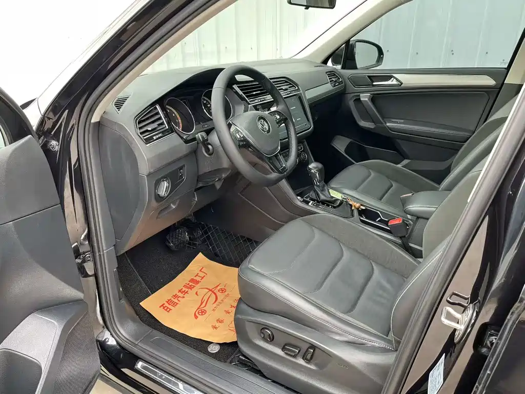Volkswagen Tiguan L — фото 4
