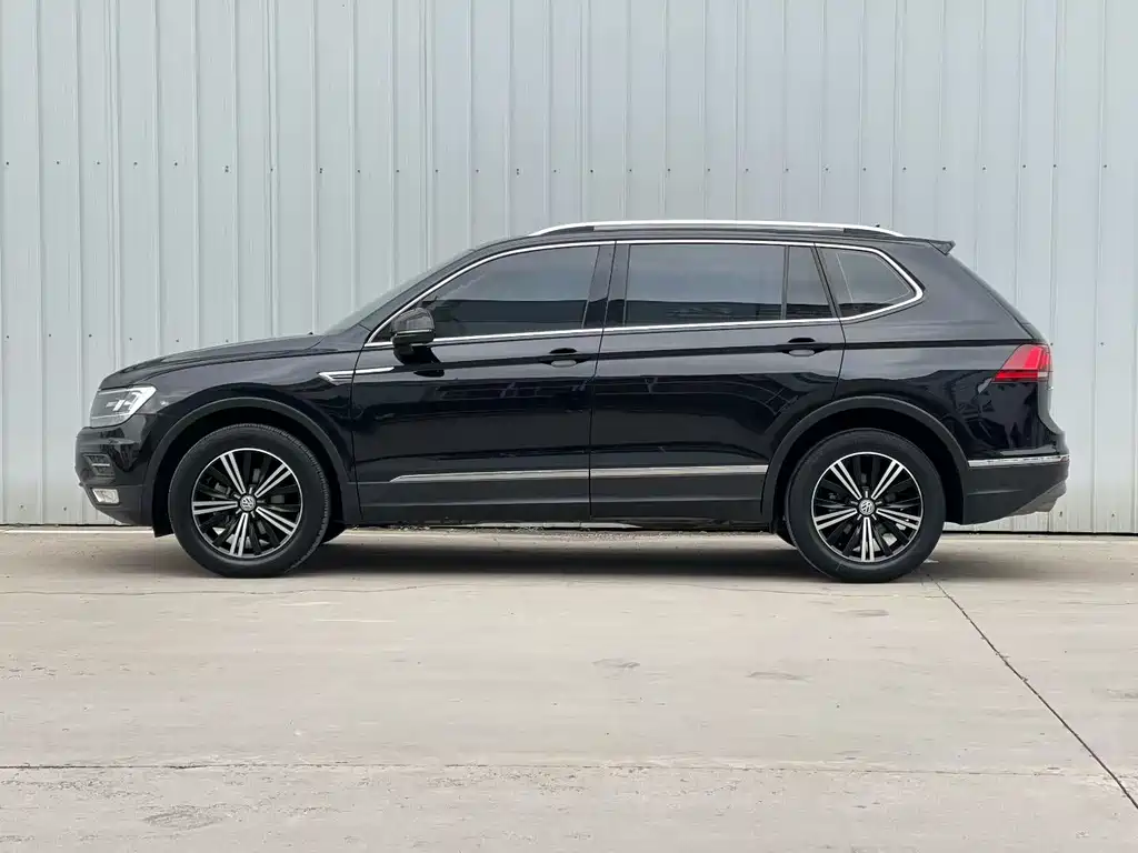 Volkswagen Tiguan L — фото 8