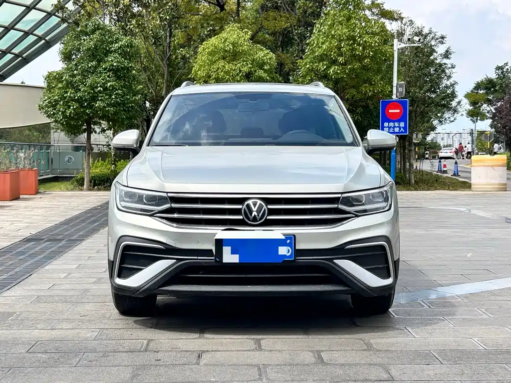Volkswagen Tiguan L — фото 2