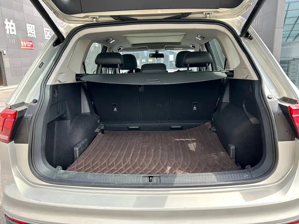Volkswagen Tiguan L — фото 15