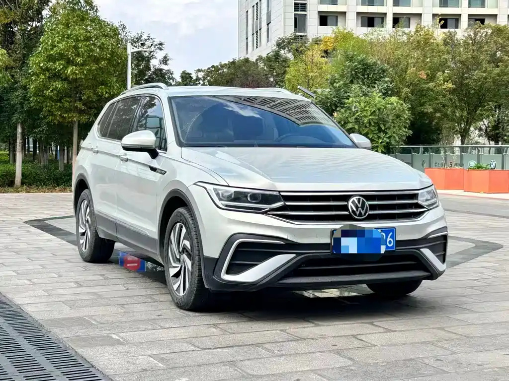 Volkswagen Tiguan L — фото 3