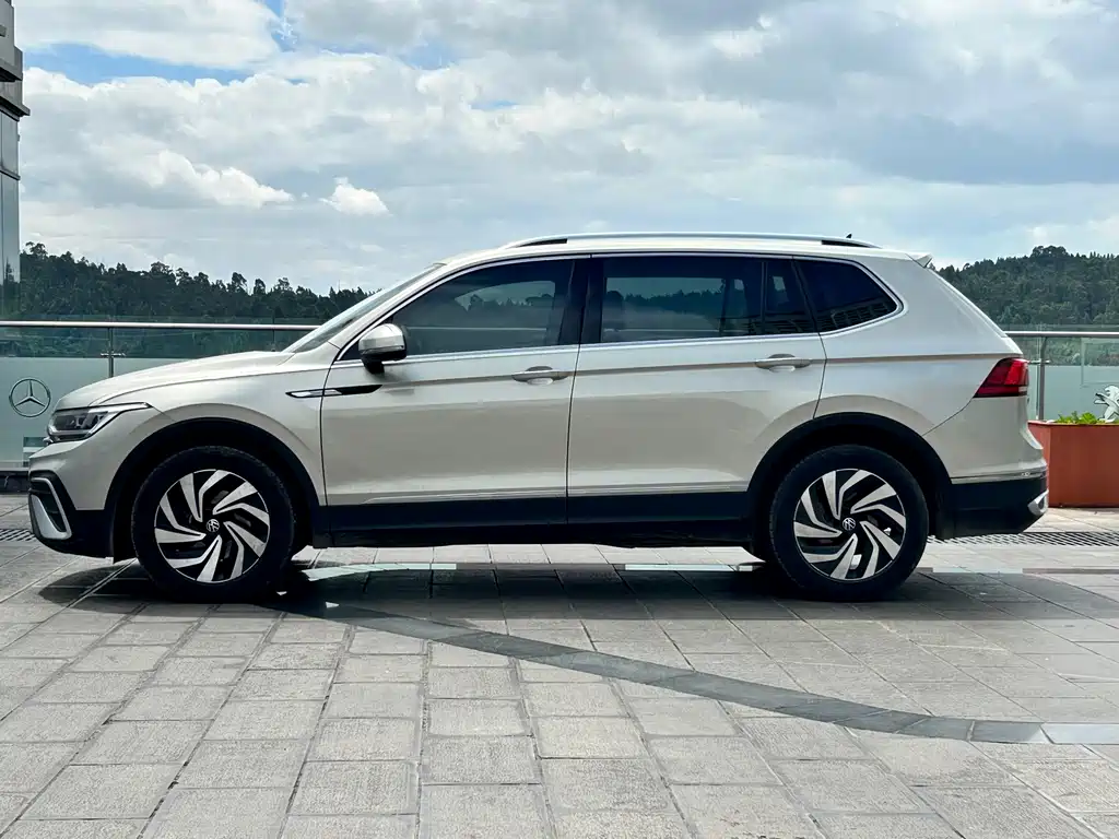 Volkswagen Tiguan L — фото 4