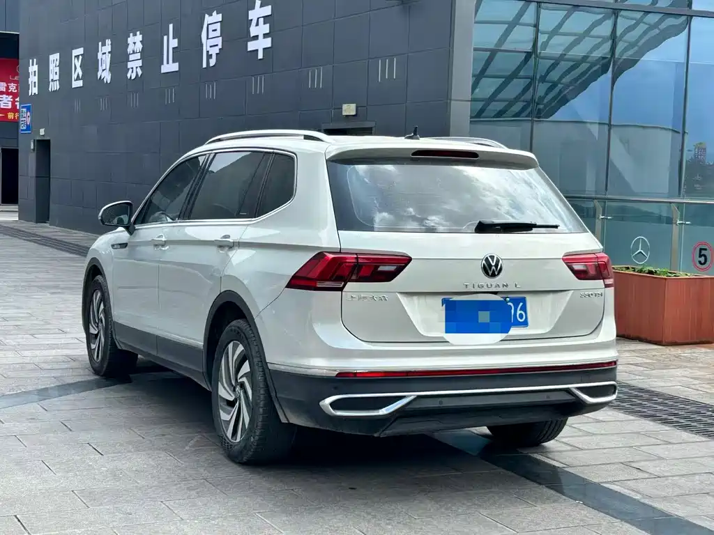 Volkswagen Tiguan L — фото 7