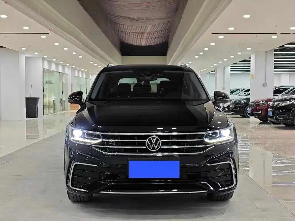 Volkswagen Tiguan L — фото 2