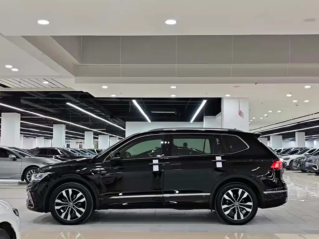 Volkswagen Tiguan L — фото 3