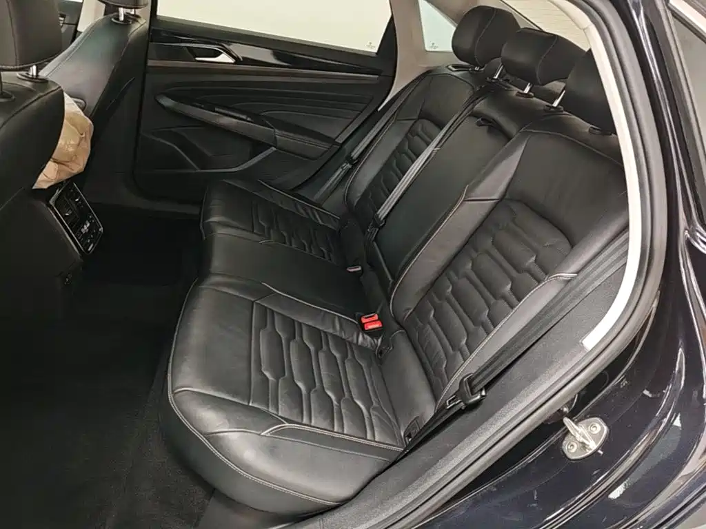 Volkswagen Passat — фото 17