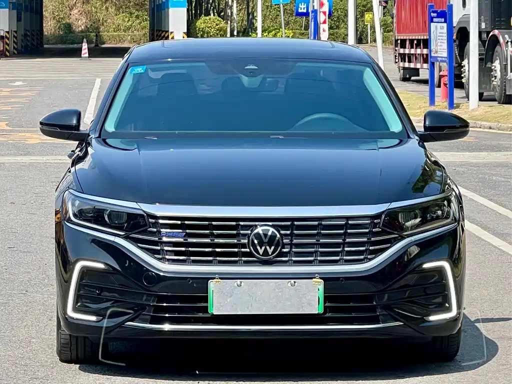 Volkswagen Passat PHEV — фото 2