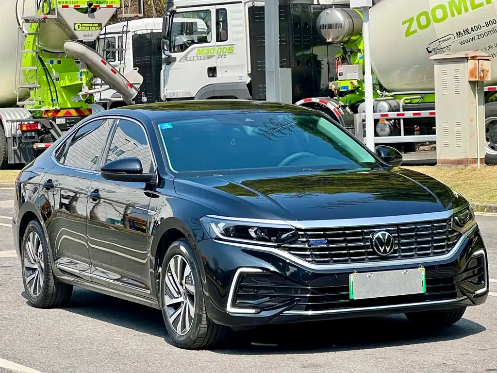 Volkswagen Passat PHEV — фото 3