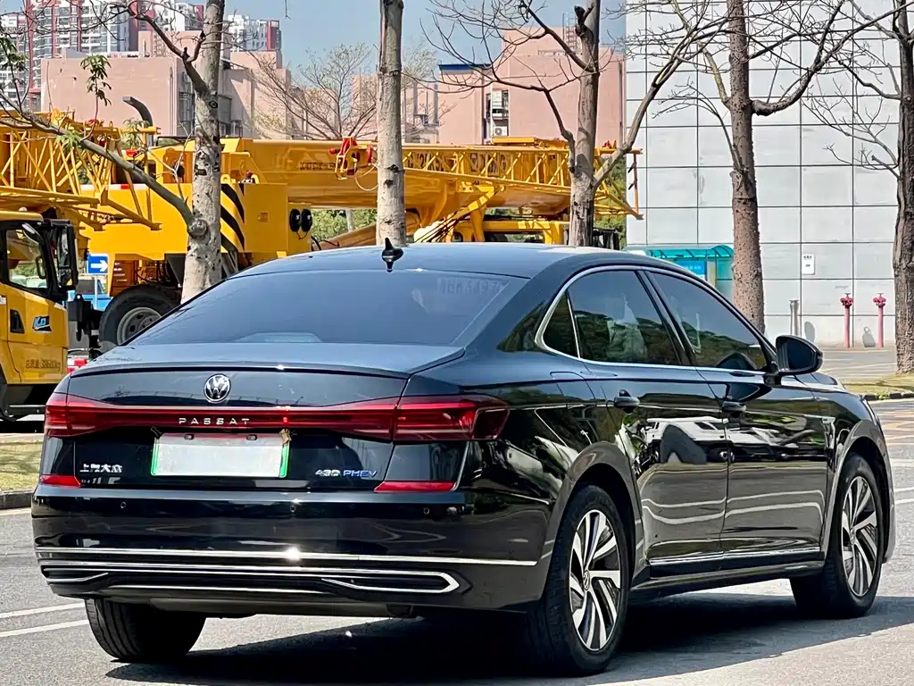 Volkswagen Passat PHEV — фото 4