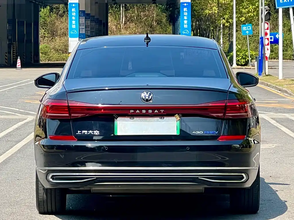 Volkswagen Passat PHEV — фото 5