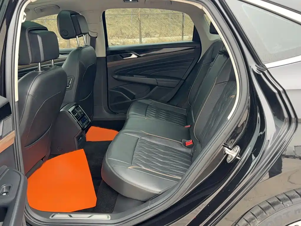 Volkswagen Passat — фото 17