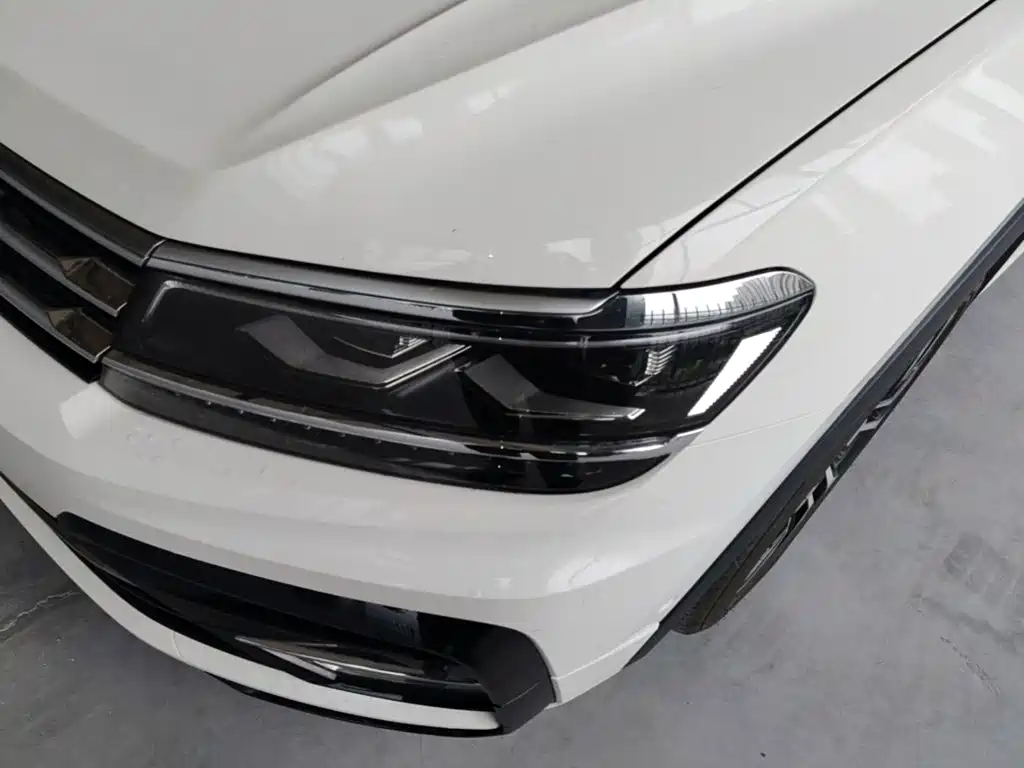 Volkswagen Tiguan L — фото 18