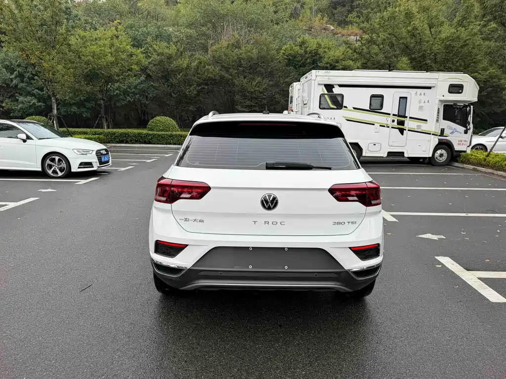 Volkswagen T-Roc — фото 9
