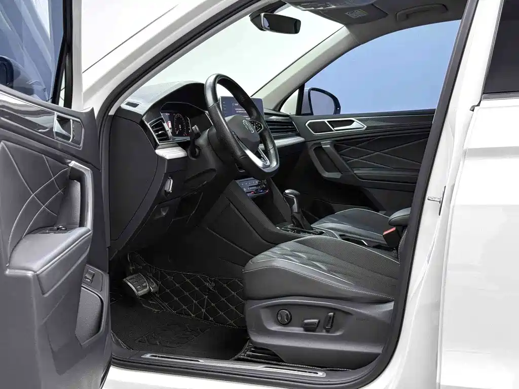 Volkswagen Tiguan L — фото 3