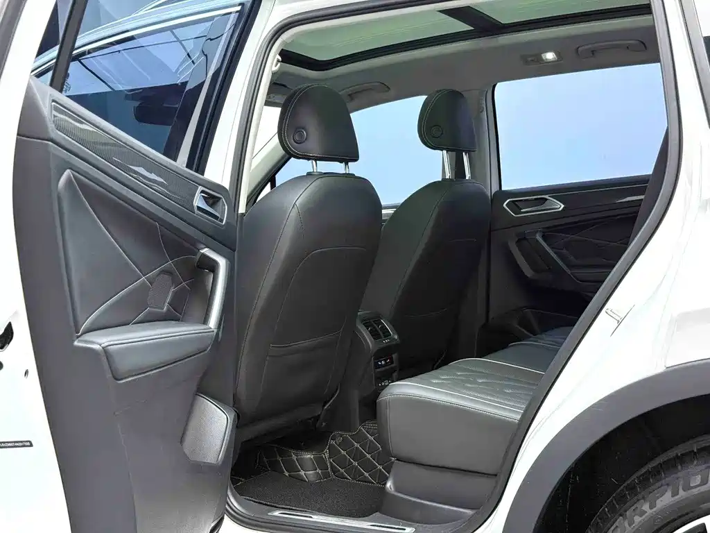 Volkswagen Tiguan L — фото 6