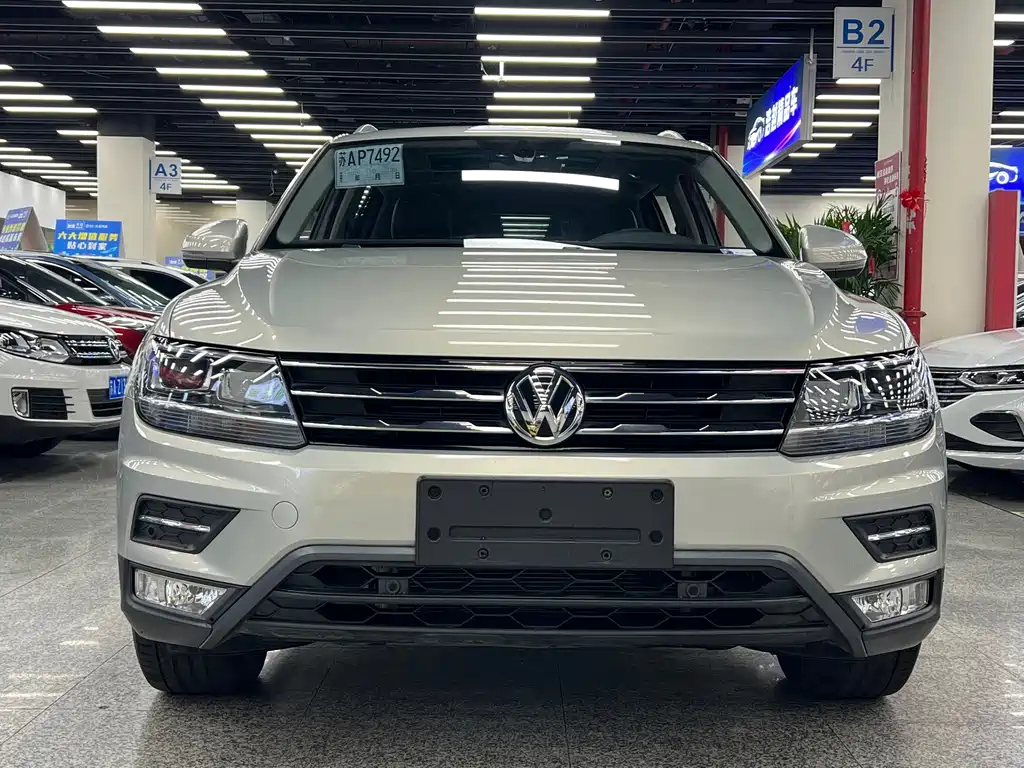 Volkswagen Tiguan L — фото 2
