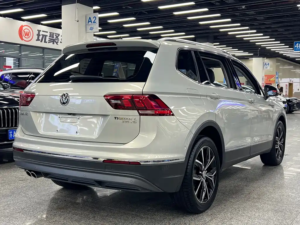 Volkswagen Tiguan L — фото 11
