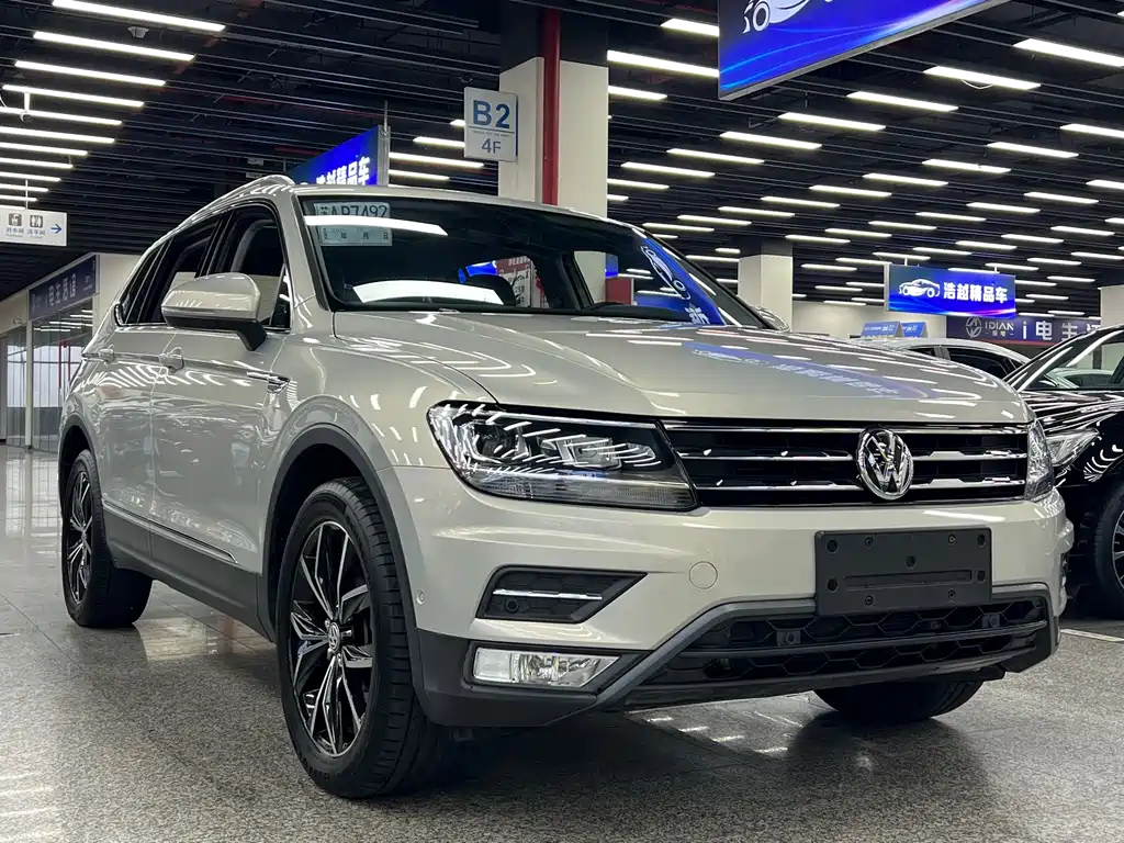 Volkswagen Tiguan L — фото 3
