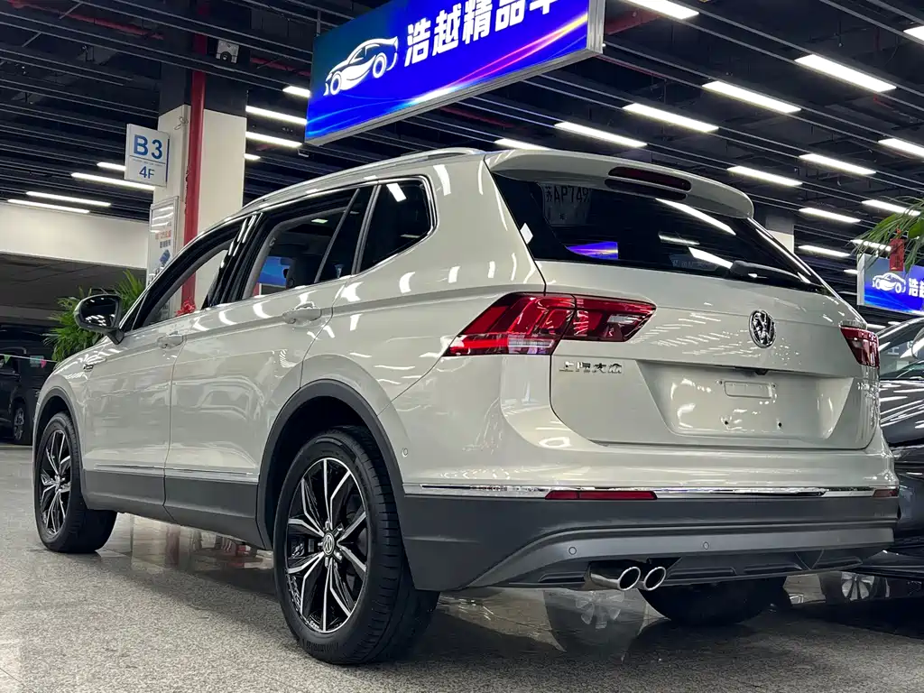Volkswagen Tiguan L — фото 9