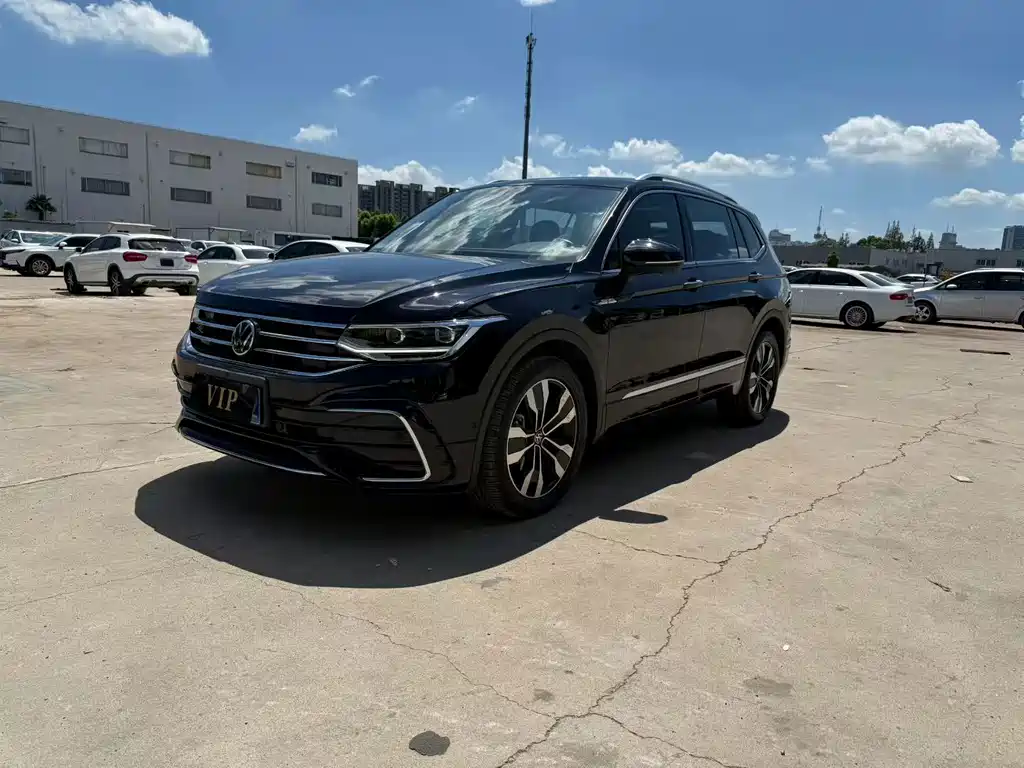 Volkswagen Tiguan L — фото 3