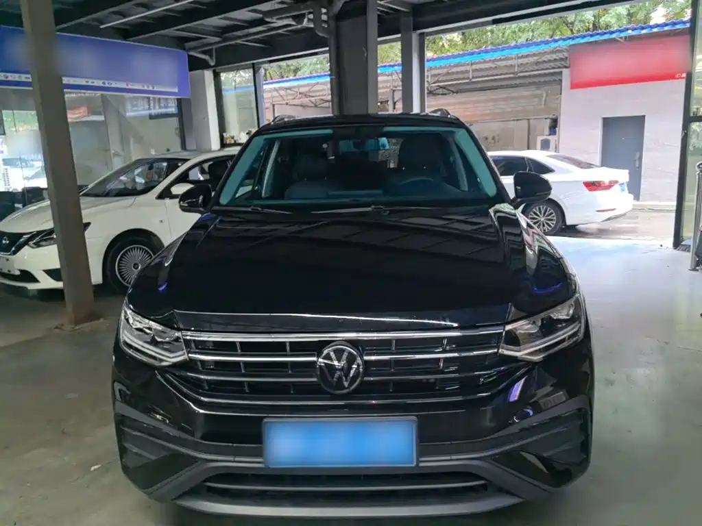 Volkswagen Tiguan L — фото 3