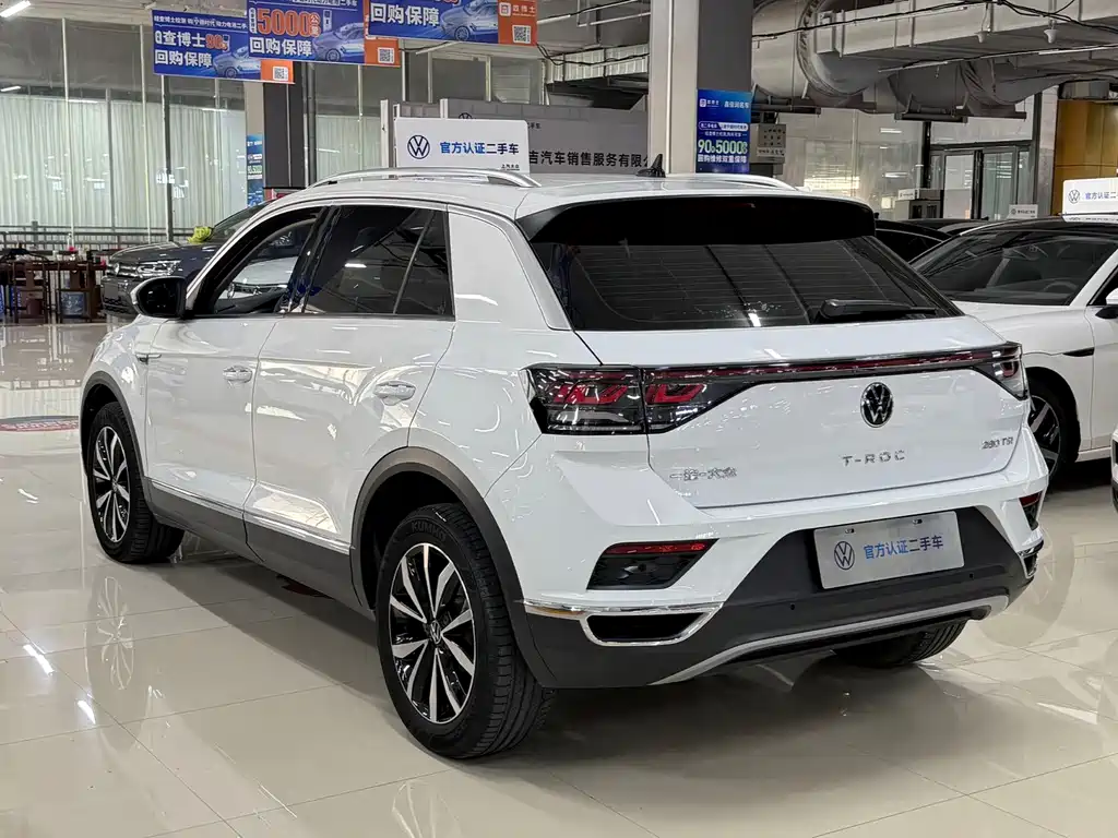 Volkswagen T-Roc — фото 6