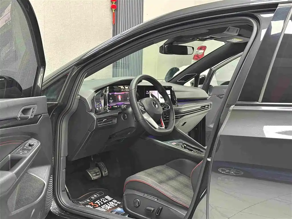 Volkswagen Golf GTI — фото 11