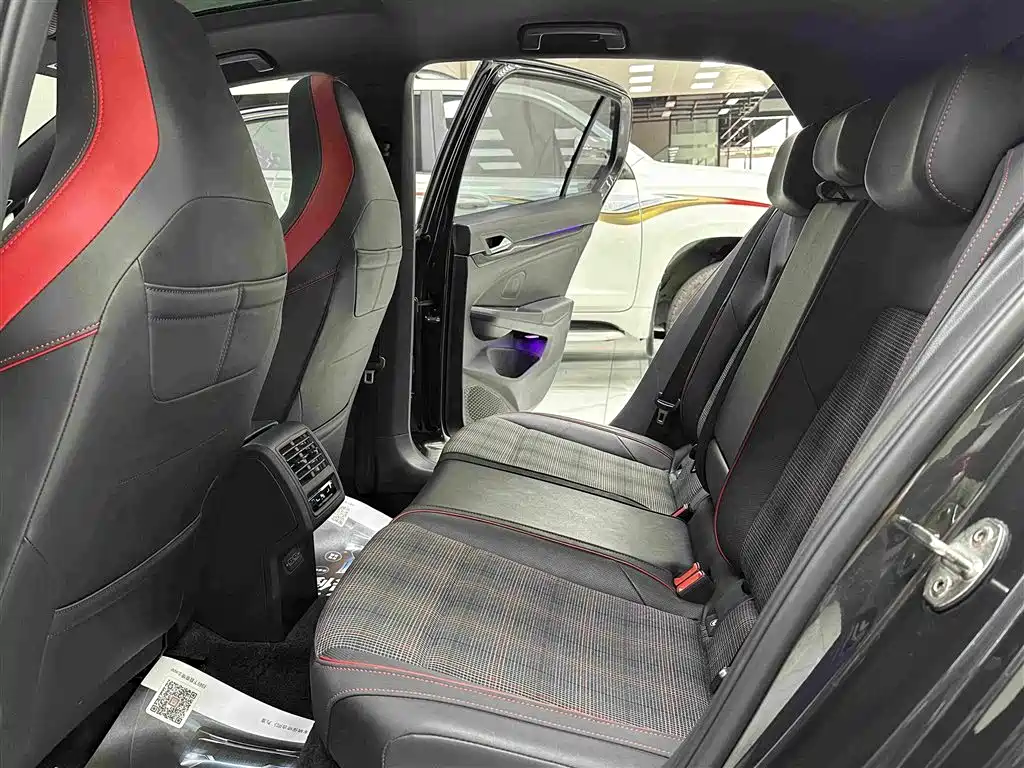 Volkswagen Golf GTI — фото 18