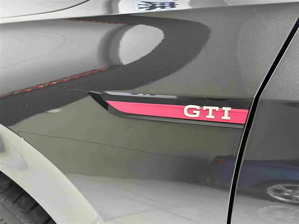 Volkswagen Golf GTI — фото 8