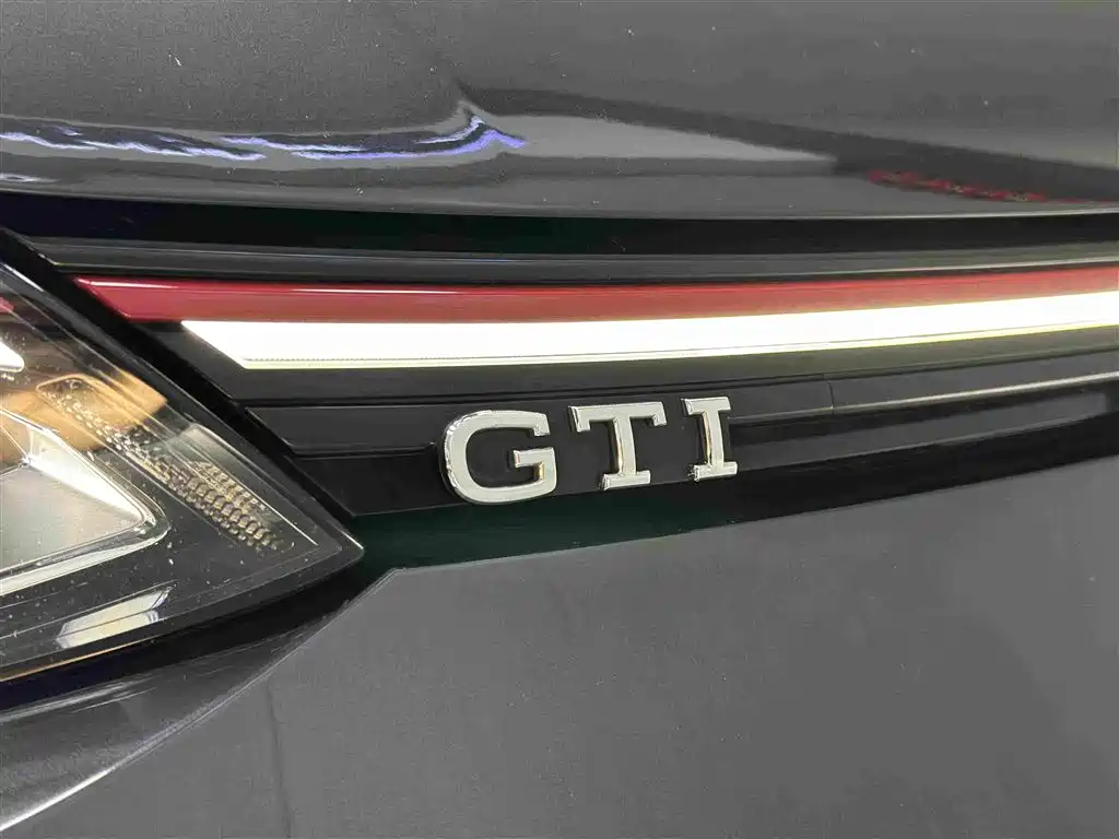 Volkswagen Golf GTI — фото 10
