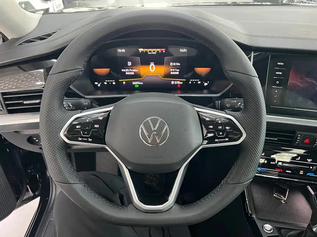 Volkswagen Passat — фото 14