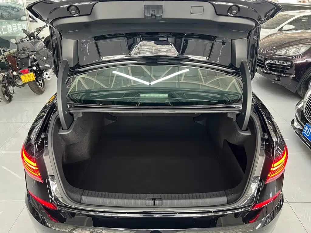 Volkswagen Passat — фото 18