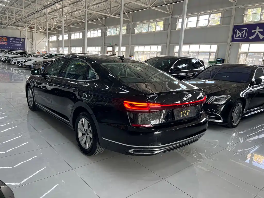 Volkswagen Passat — фото 7