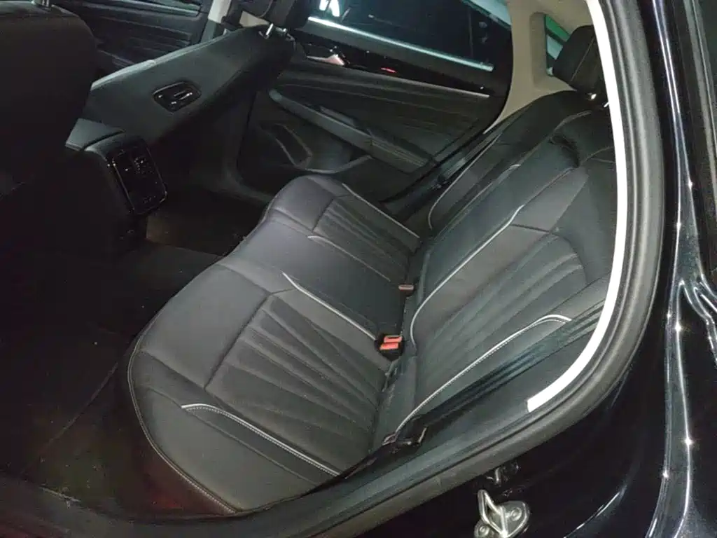Volkswagen Passat — фото 17