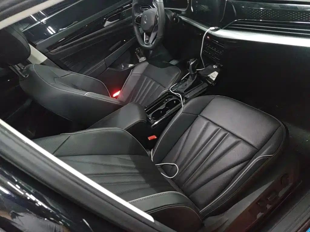 Volkswagen Passat — фото 25