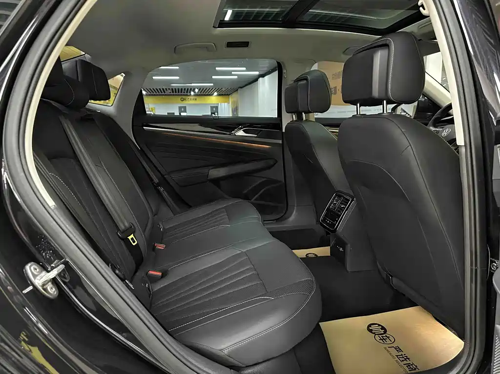 Volkswagen Passat — фото 11