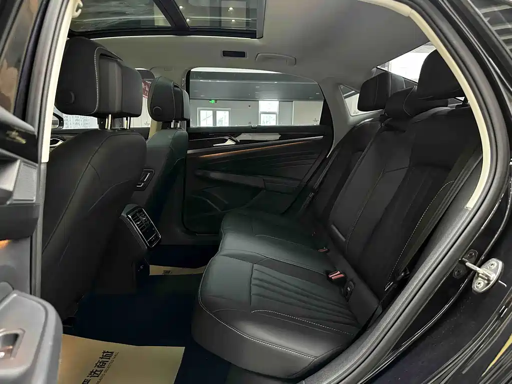 Volkswagen Passat — фото 12