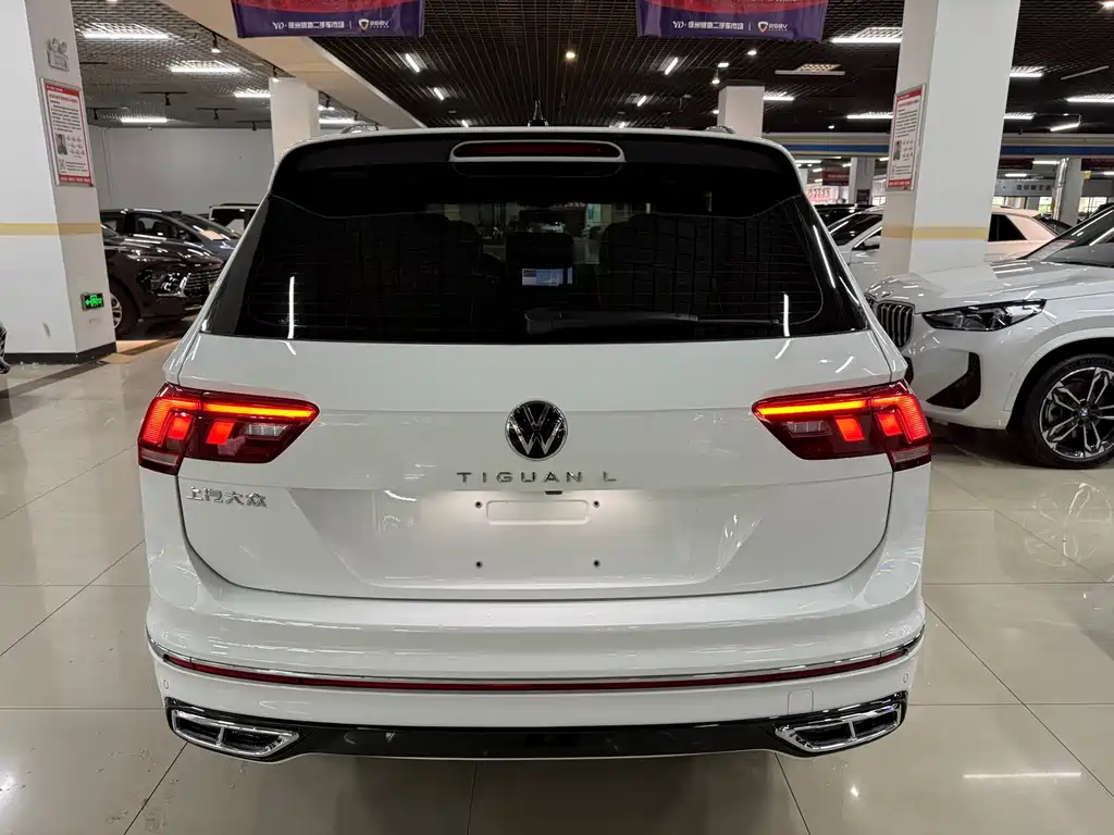 Volkswagen Tiguan L — фото 11