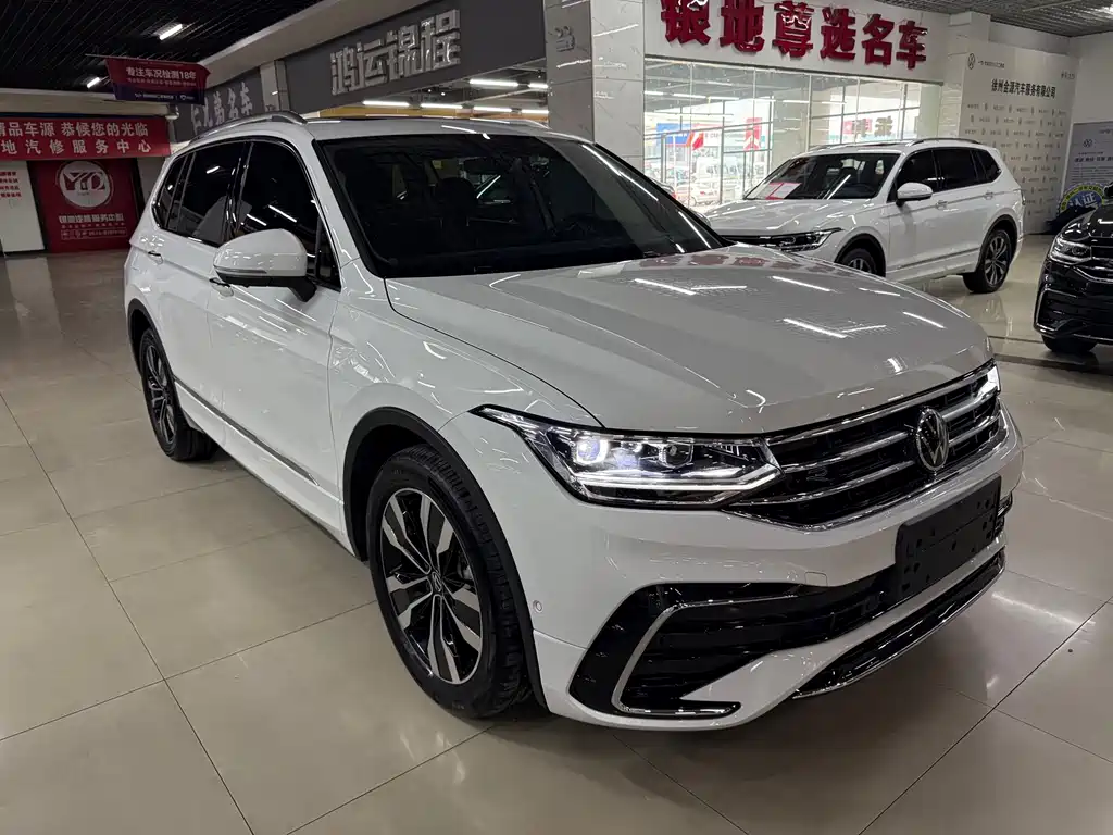 Volkswagen Tiguan L — фото 3