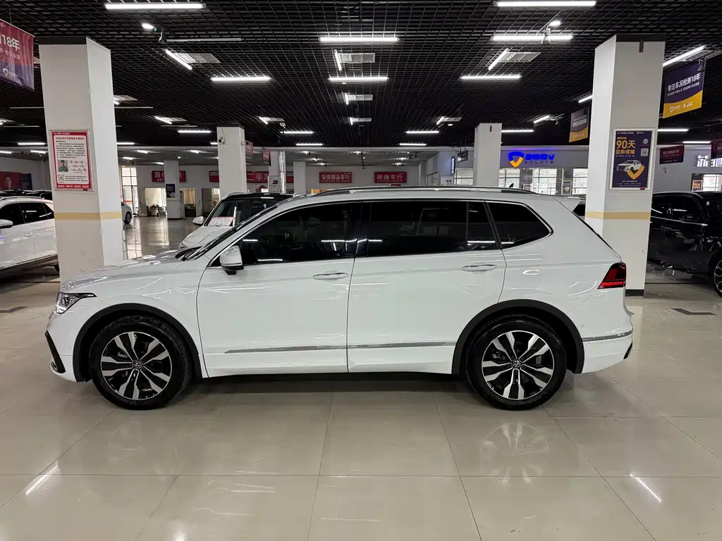 Volkswagen Tiguan L — фото 4
