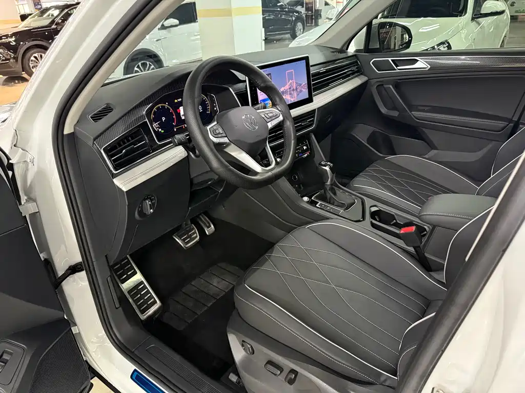 Volkswagen Tiguan L — фото 5