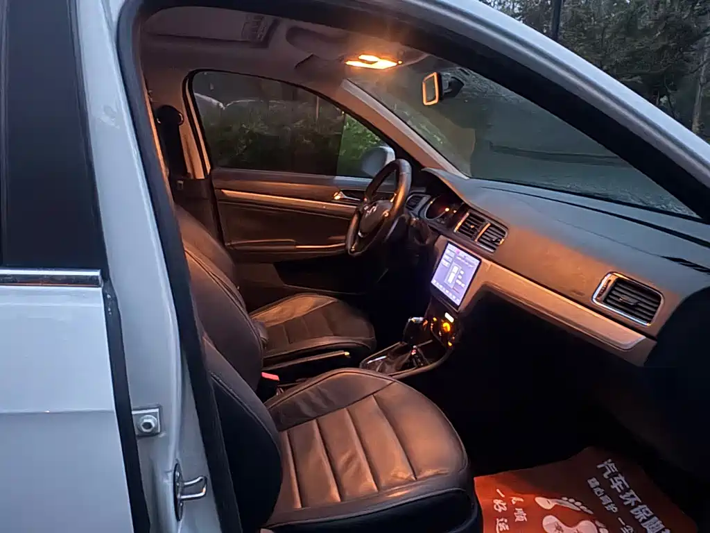 Volkswagen Lavida — фото 9