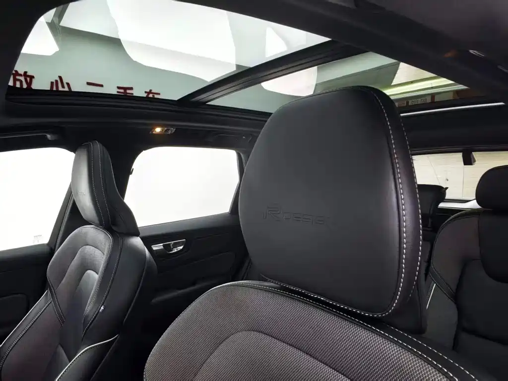 Volvo XC60 — фото 18