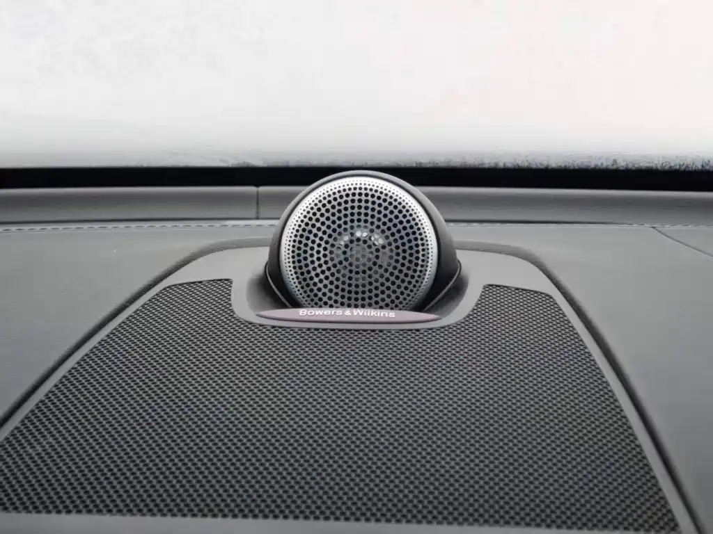 Volvo XC60 — фото 10