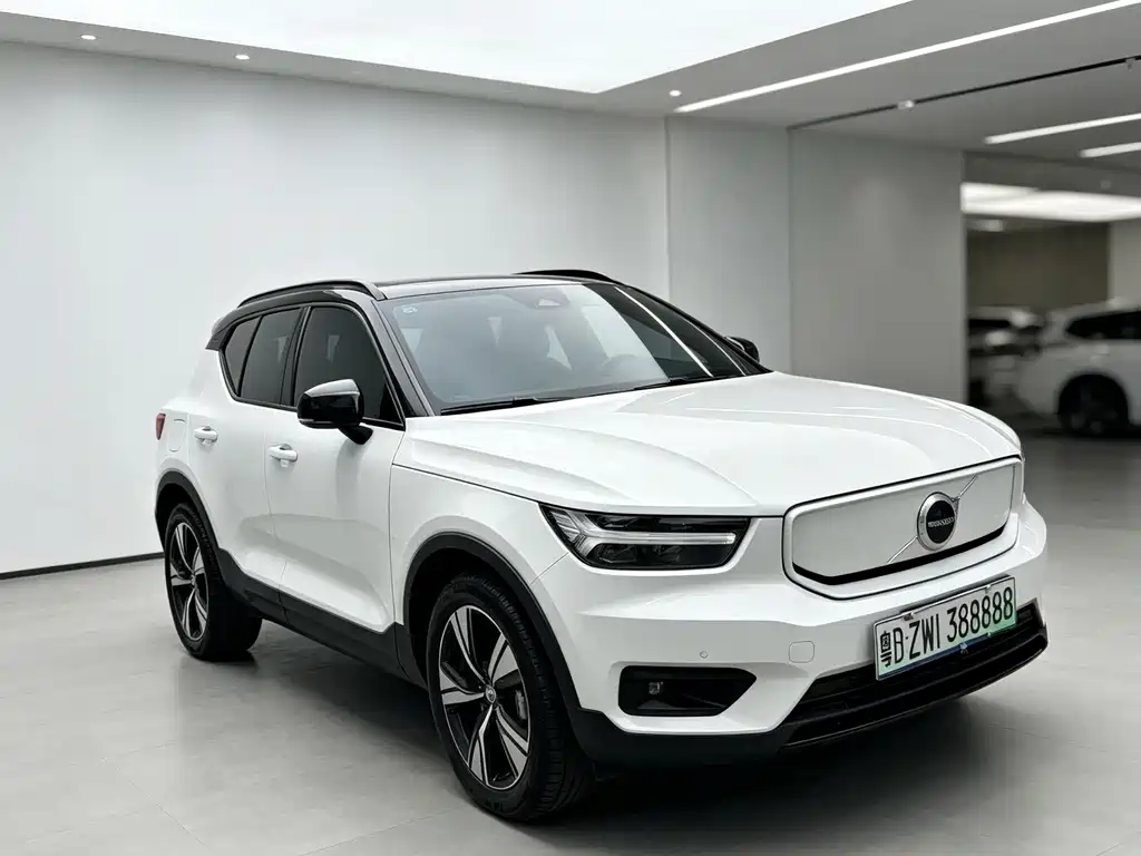 Volvo XC40 NEV — фото 2