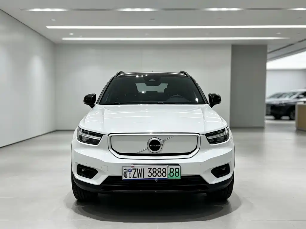 Volvo XC40 NEV — фото 3