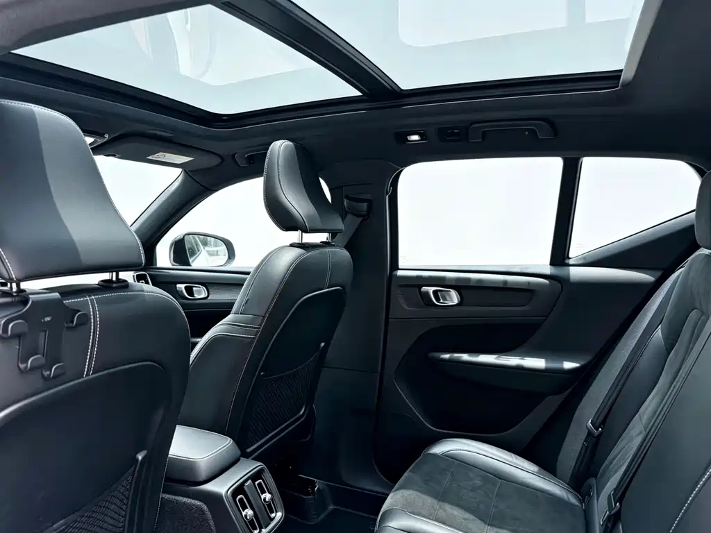 Volvo XC40 NEV — фото 6